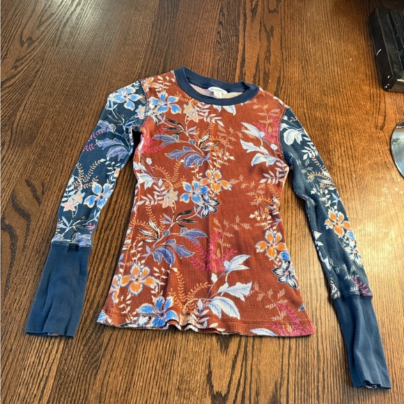 Sundance Tops - Floral Long Sleeve